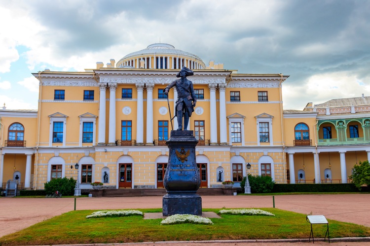 Pavlovsk Palace and Park. Buy excursions in Saint Petersburg suburbs.